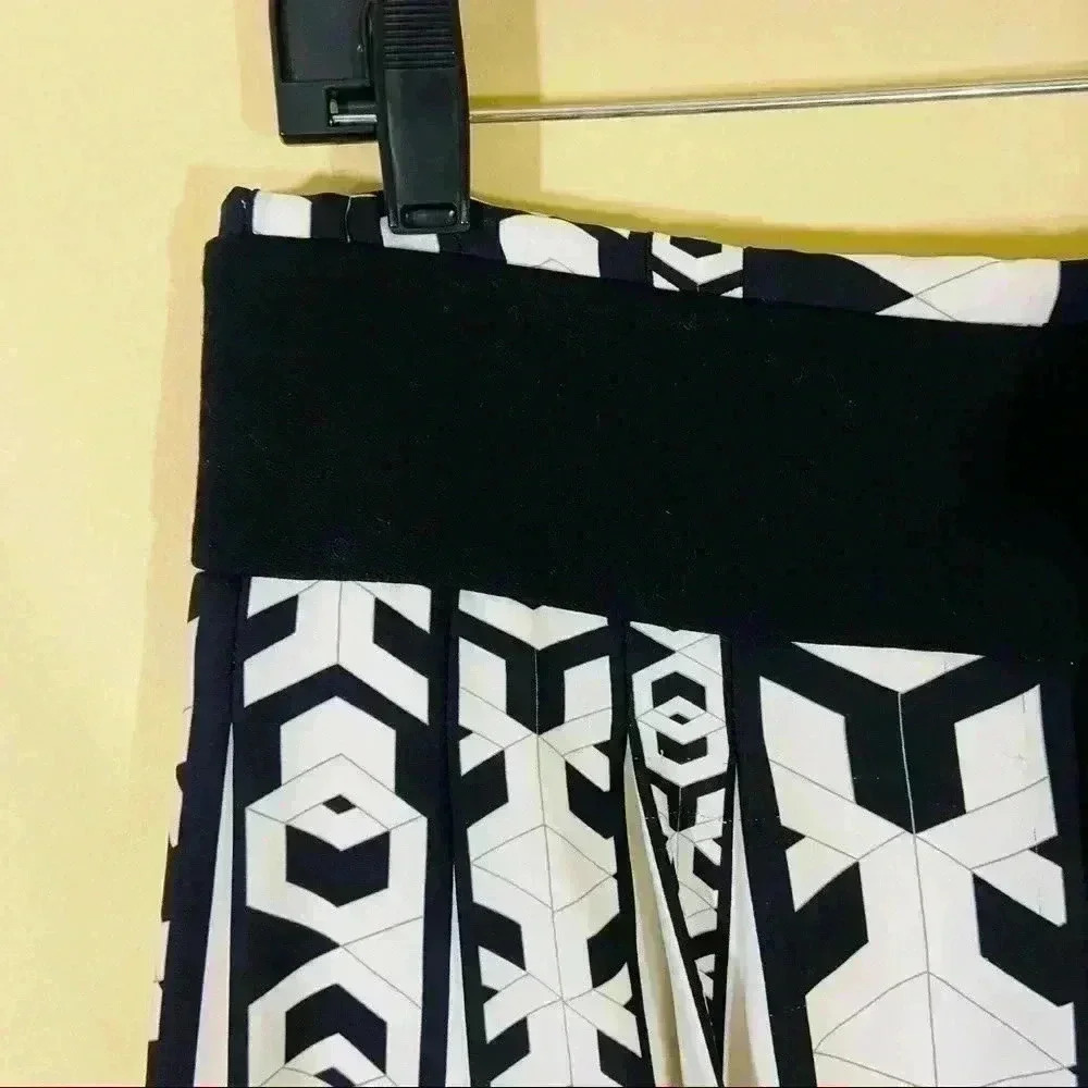 Diane Von Furstenberg Black/White Pleated Geometric Thick‎ Band Lined Mini Skirt - Picture 10 of 16